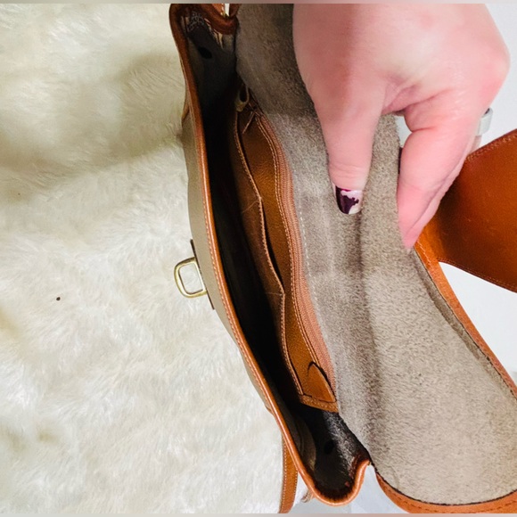 DOONEY & BOURKE Vintage All Weather Leather Tan Beige Brown Shoulder Bag - Picture 9 of 9